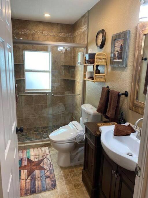Stockyards!-1 Block Away ! Cowboy Cottage Sleeps 9 Fort Worth Exteriér fotografie
