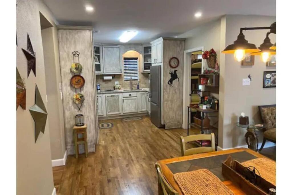 Stockyards!-1 Block Away ! Cowboy Cottage Sleeps 9 Fort Worth Exteriér fotografie